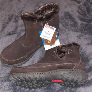 NWT Boots